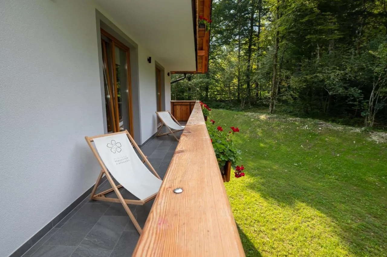 Apartma C: balkon