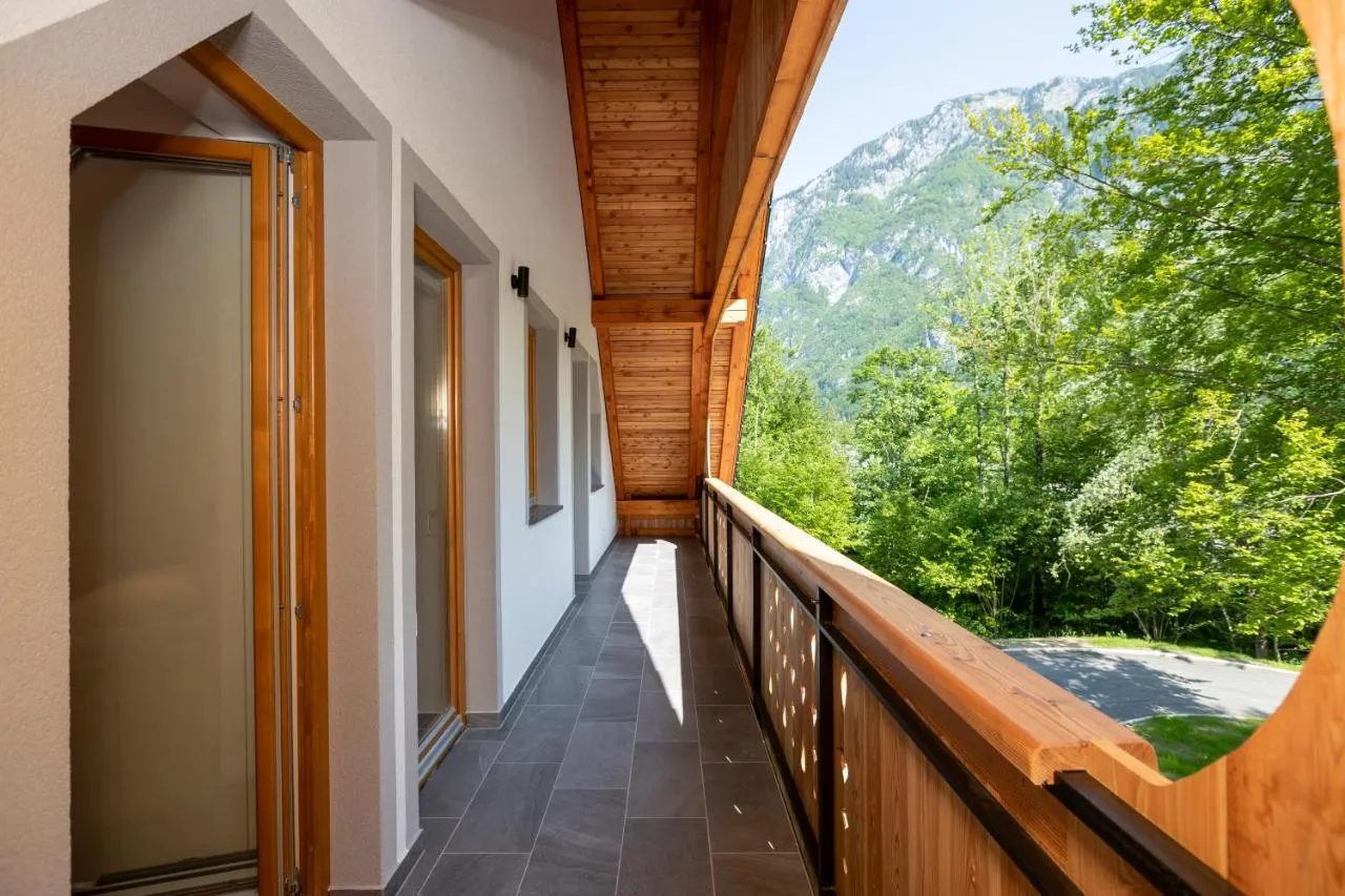 Apartma D: balkon