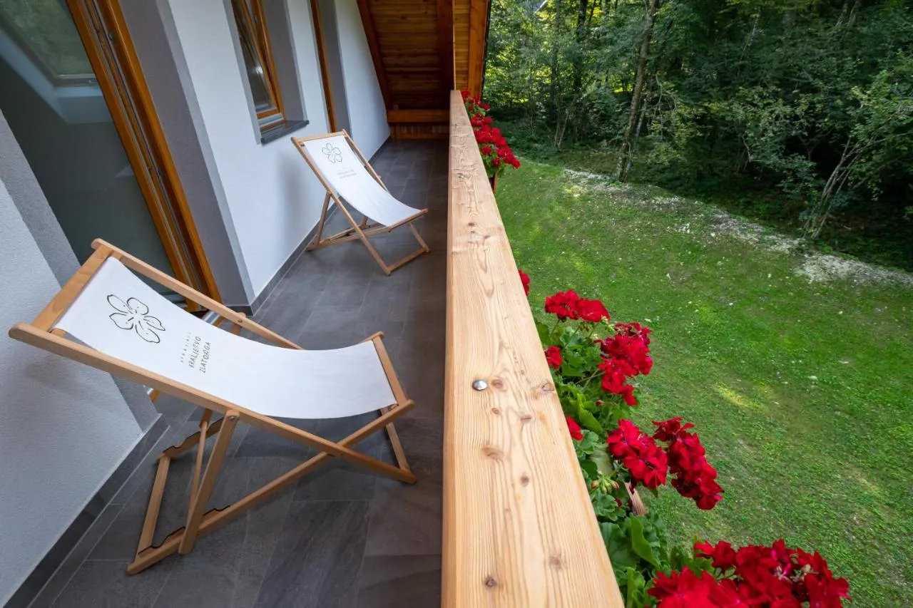 Apartma F: balkon