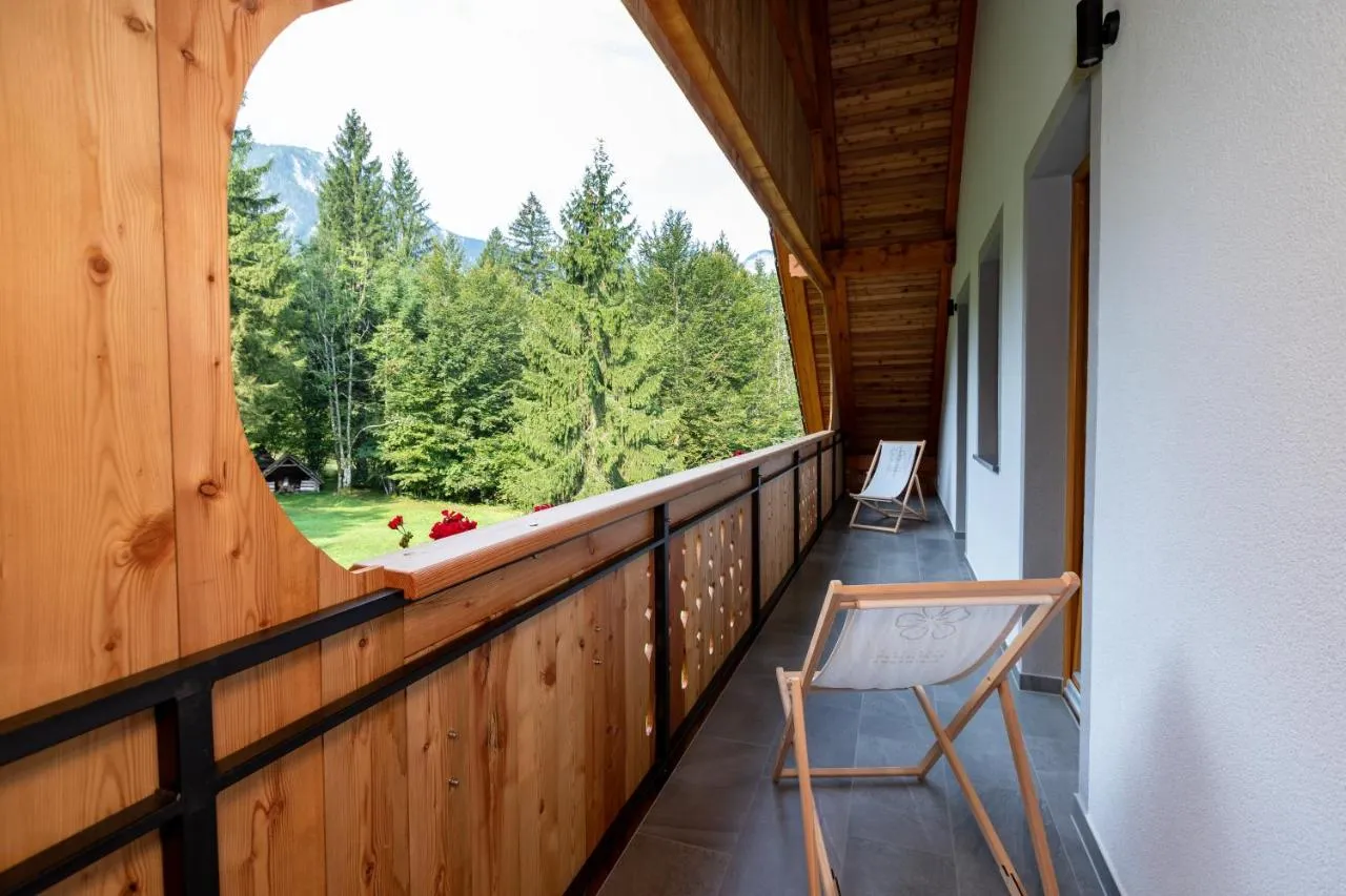 Apartma F: balkon