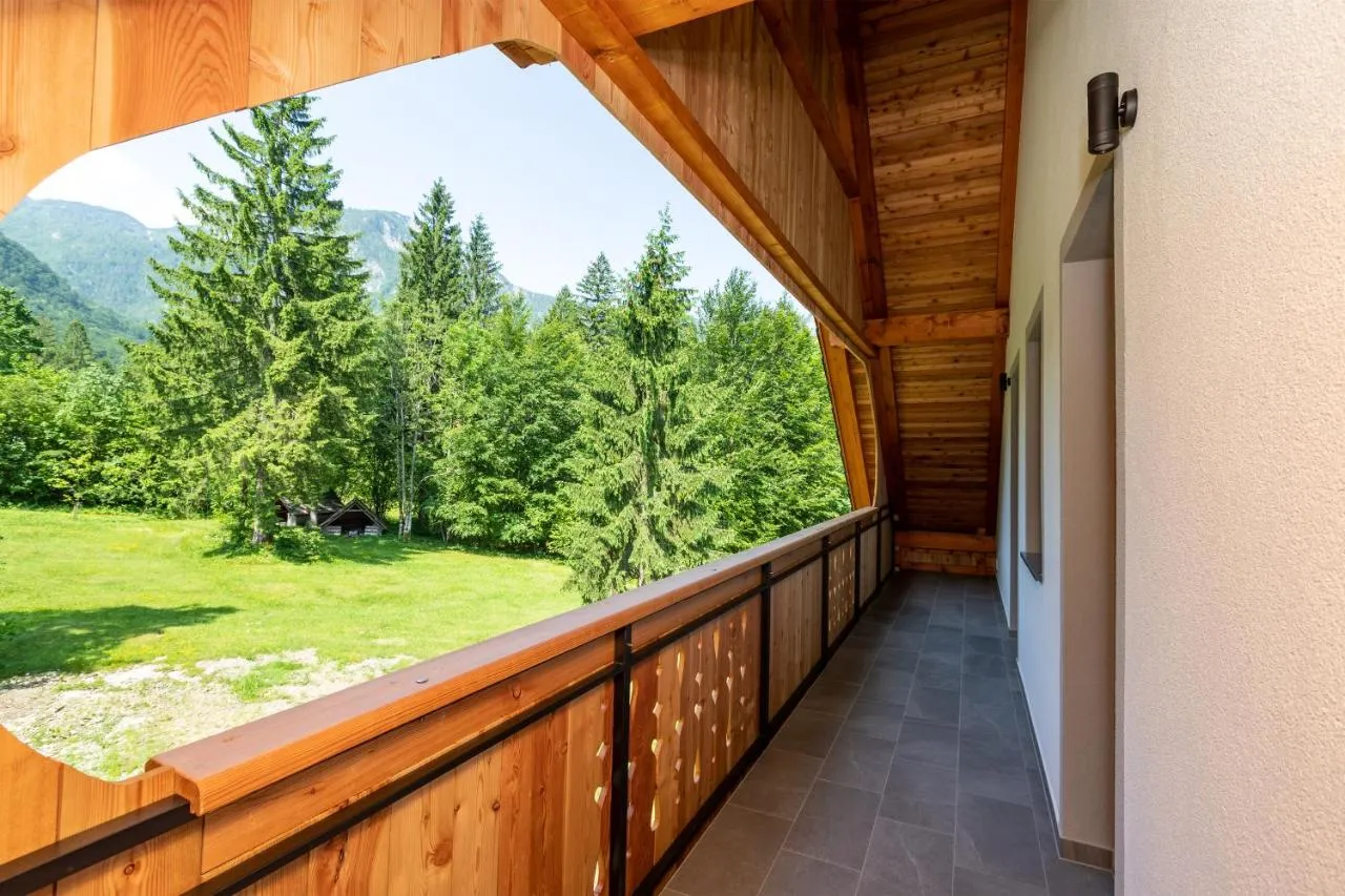 Apartma F: balkon